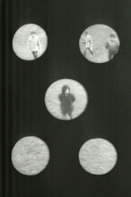 Nancy Holt interpreta a en Going Around in Circles