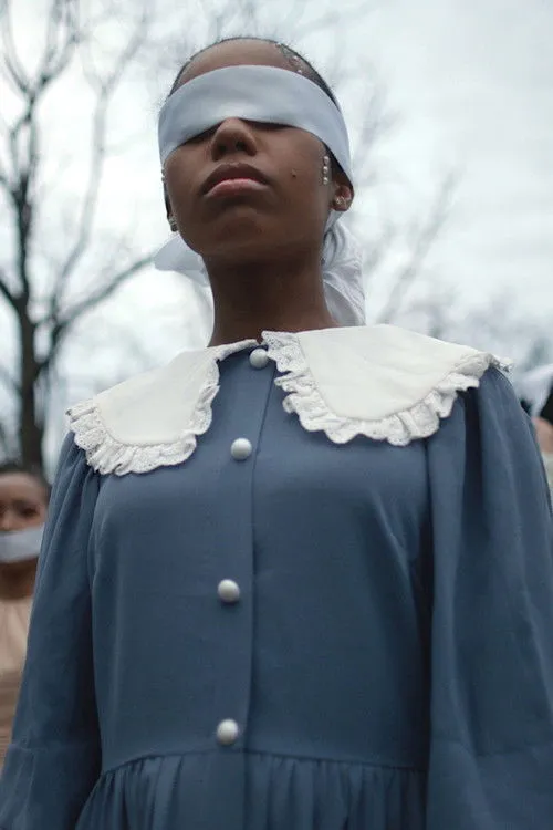 Iman Young interpreta a en Gold Token