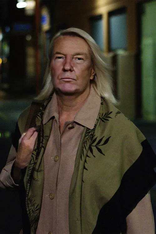 Pär Brundin interpreta a Man on bus en Grab Them