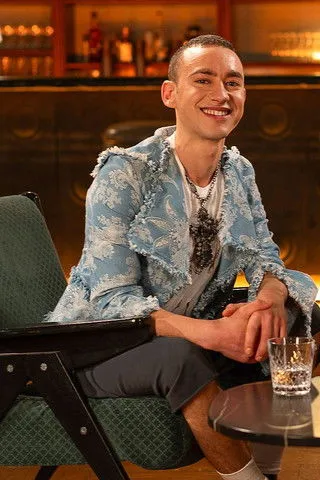 Olly Alexander interpreta a Self en Graham Meets Olly