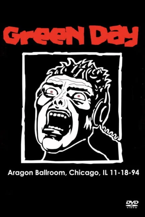 Mike Dirnt interpreta a en Green Day: Jaded in Chicago