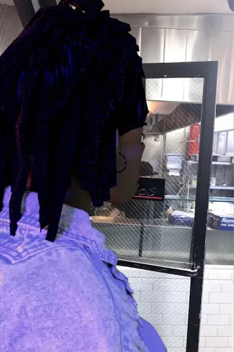 Terence Nance interpreta a en Guisado on Sunset