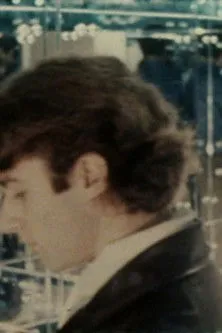 Eric Vale interpreta a Dylan Hewitt en Hall of Mirrors