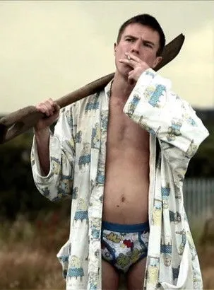 Jake Tindle interpreta a Dando en Happy Clapper