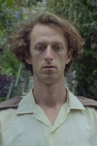 ????? ?? interpreta a en הדוור בתחתונים