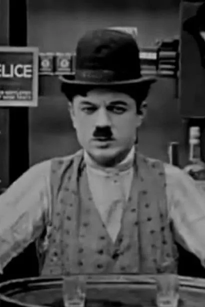 Ethelyn Gibson interpreta a (as Ethlyn Gibson) en He's In Again