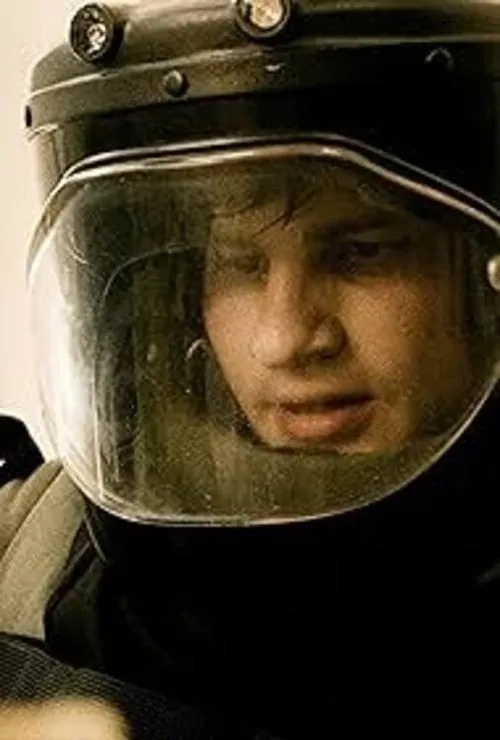 Will Angus interpreta a en He scrolled too deep...