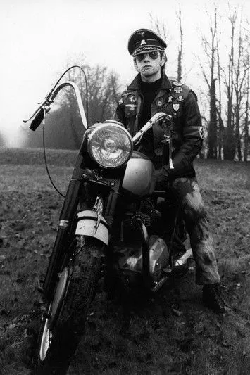 Mother Teresa interpreta a Self (archive footage) en Hell's Angel