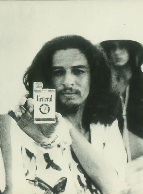 Torquato Neto interpreta a  en Helô e Dirce