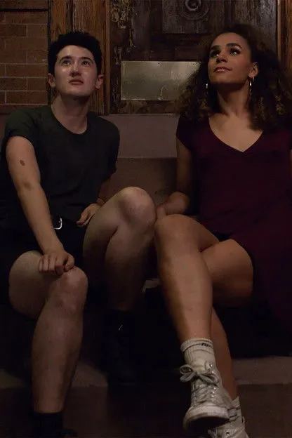 Morgan Sullivan interpreta a Elliot en Here with You