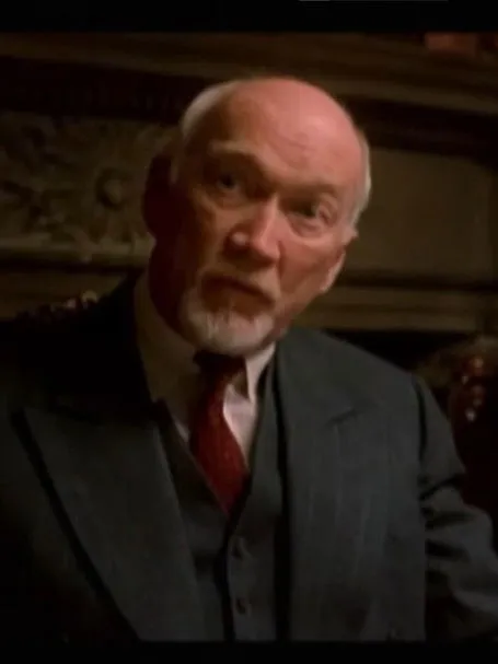 Ann Page interpreta a Woman en Heritage Minutes: J.S. Woodsworth