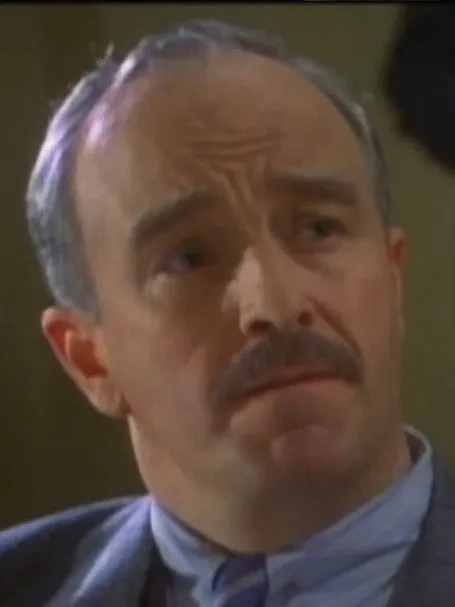 Sylvie Potvin interpreta a Reporter en Heritage Minutes: John Humphrey