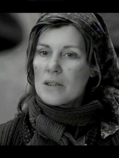 Jeff Roop interpreta a Captain Davis en Heritage Minutes: Mona Parsons