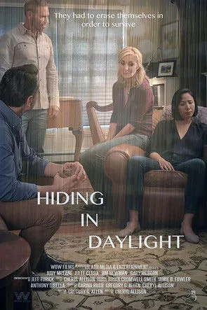 Jim Newman interpreta a Scott en Hiding in Daylight
