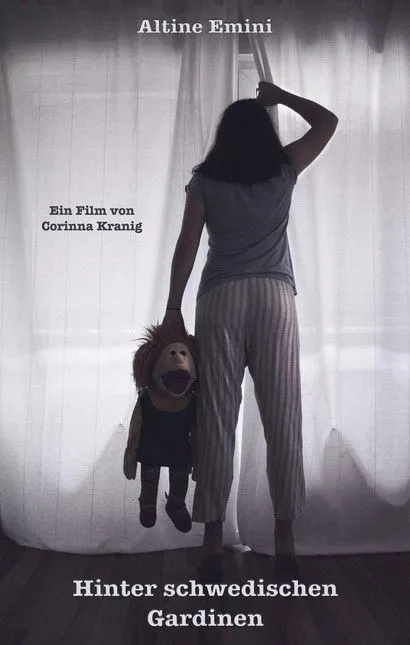 Altine Emini interpreta a Neele Sommer en Hinter schwedischen Gardinen