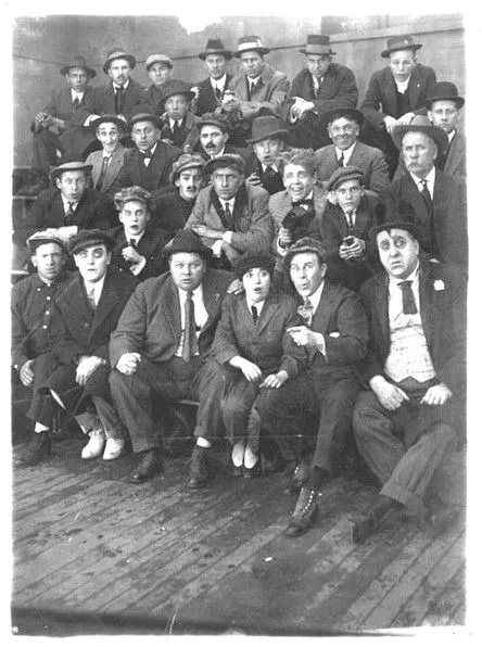 Bobby Dunn interpreta a Weary Willie en Hogan's Romance Upset