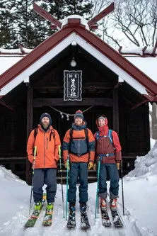 Sam Smoothy interpreta a Himself en Hokkaido Calling