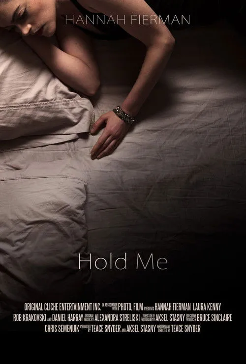 Hannah Fierman interpreta a en Hold Me