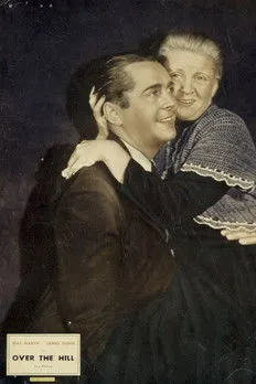 Julius Molnar interpreta a Thomas Shelby in Prologue en Honrarás a tu madre