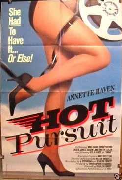 Lenore Banks interpreta a  en Hot Pursuit