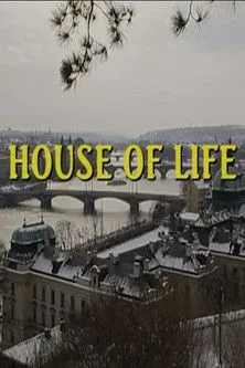 Claire Bloom interpreta a Narrator en House of Life: A Jewish Cemetary in Prague