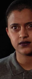 Shirley Knight interpreta a Erica Hayden en House of Women