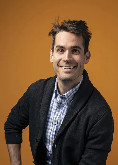 PJ McCabe interpreta a Self en How We Make Movies