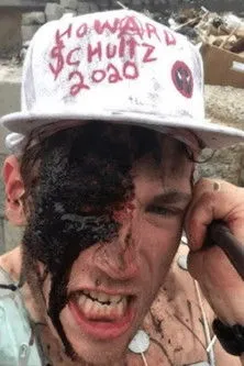 Conner O'Malley interpreta a en Howard Schultz Tapes