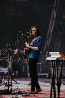 Hozier interpreta a en Hozier: Glastonbury 2023