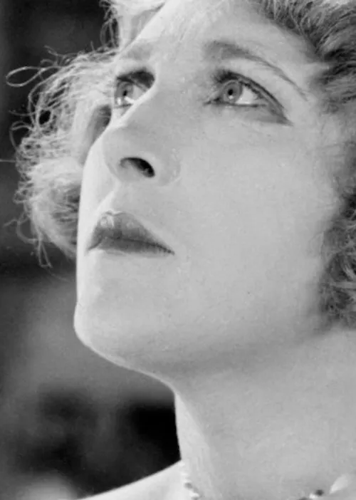 Isobel Elsom interpreta a Louise Radcliffe en Human Law