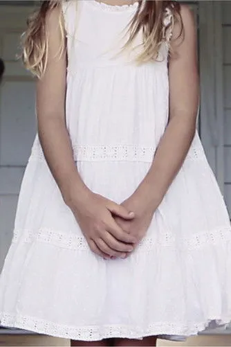 Jessie Young interpreta a en Hungars Beach