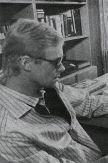 Elfa Gísladóttir interpreta a en Hver er...