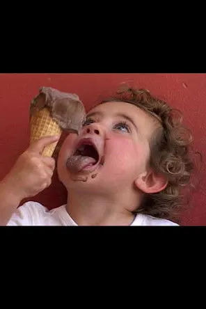 Ella Rosenblatt interpreta a Herself en I Like It a Lot