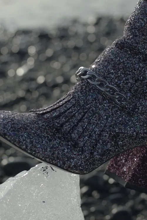 Rosaliina Paavilainen interpreta a en ICELAND (Nighttime)