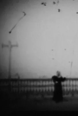 Pierre-Yves Charbonneau interpreta a le serveur en Il tango della neve