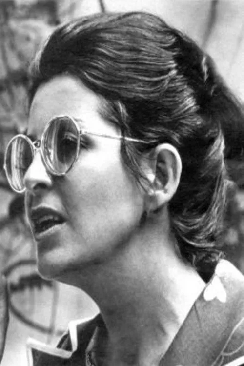 Evelyn Axzell interpreta a  en Il y a un train toutes les heures