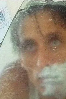 Gisela Müller interpreta a Woman en Im Regen