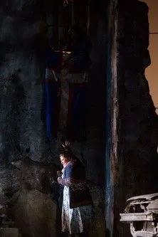 Ernst Salamon interpreta a en In Madness We Believe