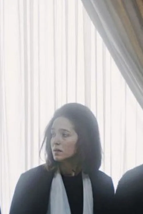 Roula Hamadeh interpreta a  en In White