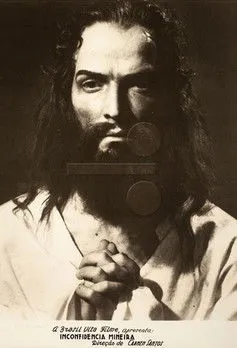 Roberto Lupo interpreta a Dr. Domingos Vidal Barbosa en Inconfidência Mineira