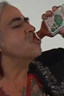 Guillermo Gómez-Peña interpreta a  en Instant Identity Ritual