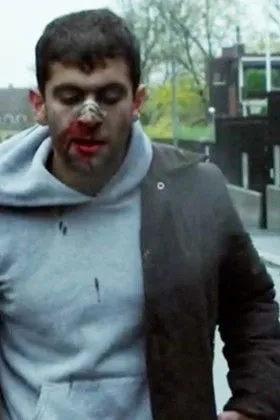 Amir Asgharnejad interpreta a Amir en Internet Famous