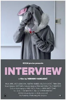 Martina Mandek interpreta a  en Intervju