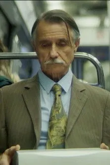 Olivier Ruidavet interpreta a  en Je suis de trop