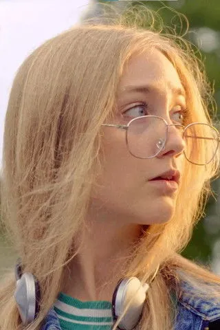 Jenna Stevenson interpreta a Sadie en Joints & Marrow