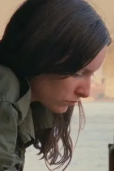 Deragh Campbell interpreta a Jonny en Jonny Come Lately