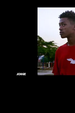 Tunde Adebimpe interpreta a en Jorge