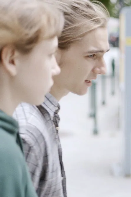 Lilla Kizlinger interpreta a Lilla en Kábelek