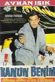 Yilmaz Gruda interpreta a Seyfettin en Kanun Benim