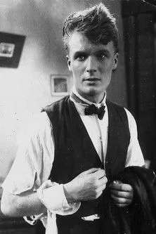 ????????? ????? interpreta a en Карьера Рудди